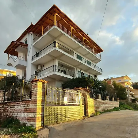 דירה Big House In סרנדה